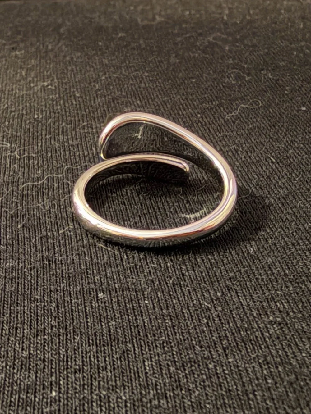 Sleek Minimalist Twisted Open Statement Ring - Modern Design